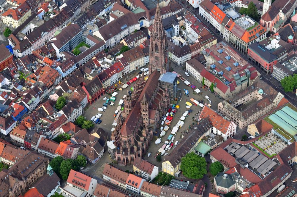 Aerial image Freiburg im Breisgau - Church building Freiburger Muenster and market activities in the Old Town- center of downtown Freiburg im Breisgau in the state Baden-Wurttemberg, Germany