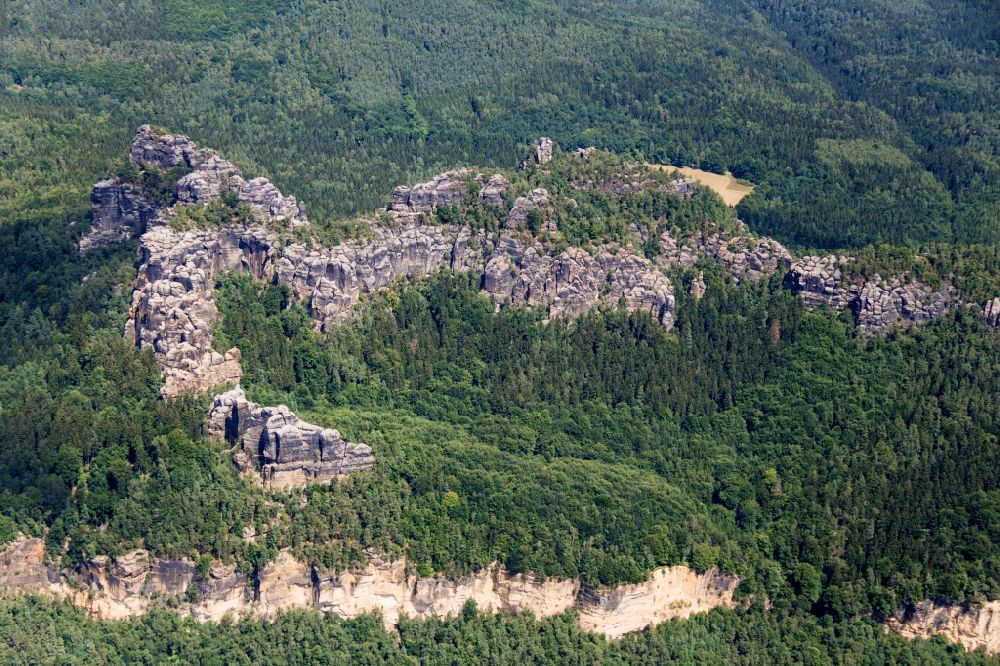 Rathen from the bird's eye view: The Saxon Switzerland National Park is a German national park. It covers the core areas of the Elbe sandstone rechtselbischen in the Free State of Saxony. Established by the National Park was on 12 September 1990 as part of the national park program in the GDR. Together with the surrounding, founded in 1956, conservation area is the National Park the National Park Saxon Switzerland. In the neighboring Czech Republic to set the reserve on the National park Bohemian Switzerland