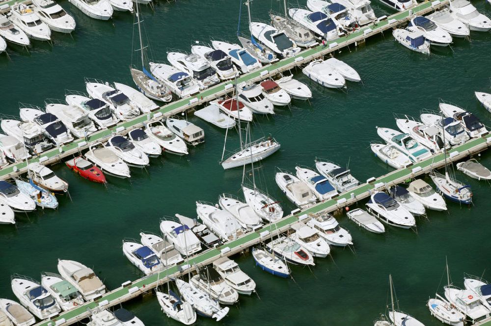 Aerial photograph Portals Nous - Der Yachthafen Port de Portals von Portals Nous, einem Ort der Gemeinde Calvià auf Mallorca. Der Hafen ist bekannt als Sammelpunkt der mallorquinischen Luxusgesellschaft. The yacht harbor Port de Portals of Portals Nous on Majorca.