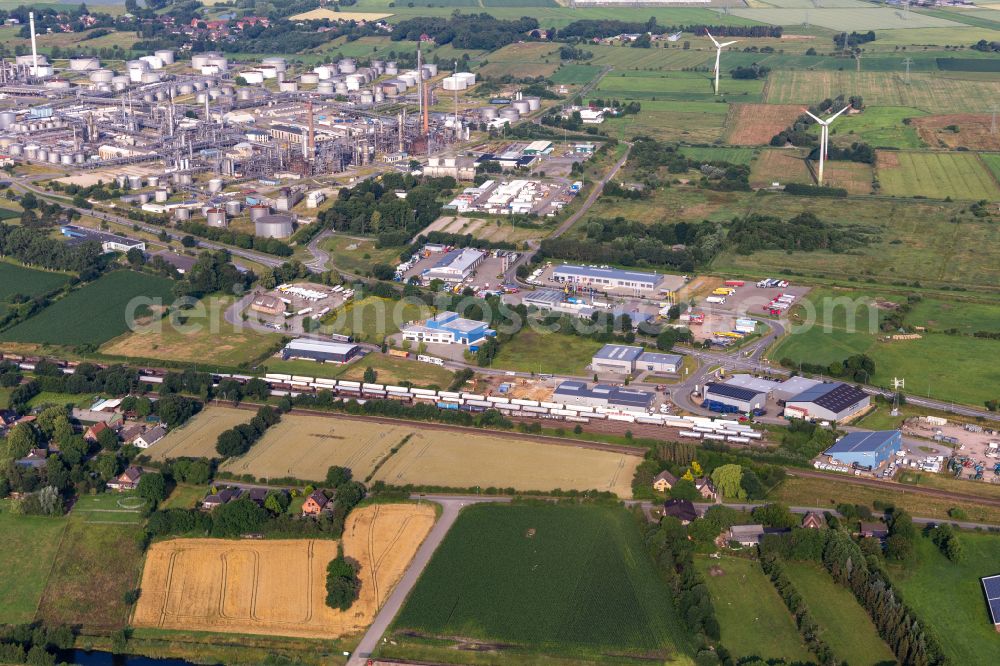 Hemmingstedt from above - of refinery equipment and management systems on the factory premises of the mineral oil producer Heide Refinery GmbH in Hemmingstedt in Schleswig-Holstein. The northernmost refinery in Germany is one of the most modern plants in Europe