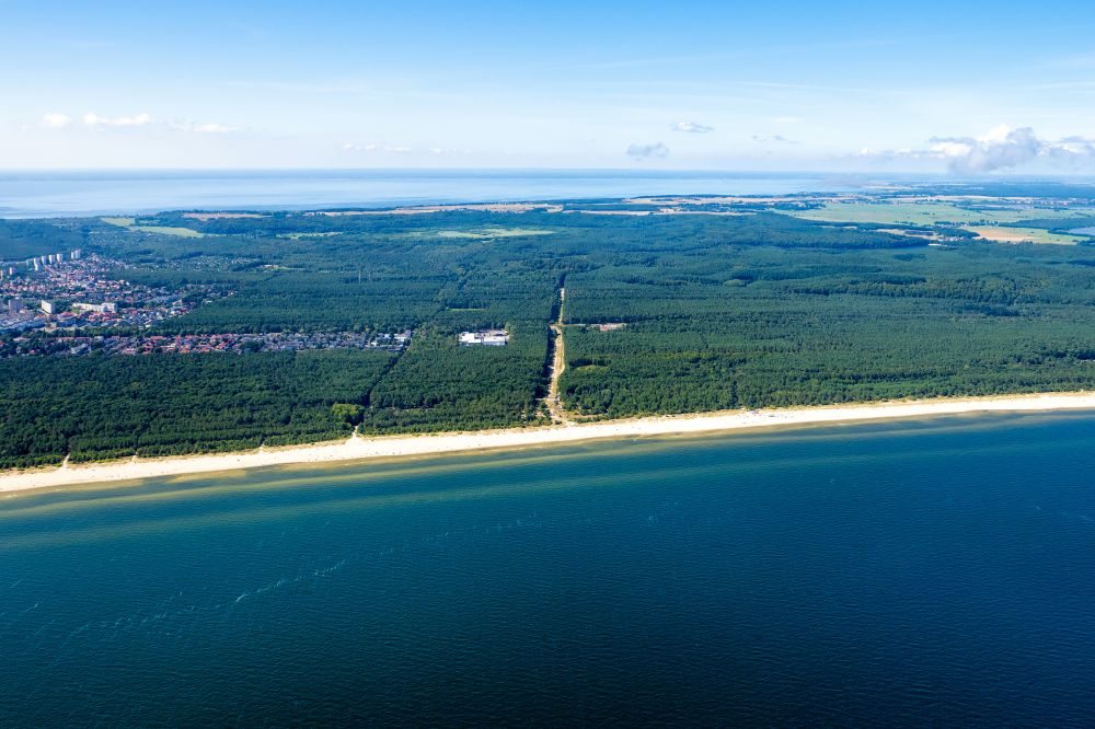 Swinemünde from the bird's eye view: German Polish border on the island of Usedom between Ahlbeck and Swinoujscie in the state Mecklenburg - Western Pomerania, Germany