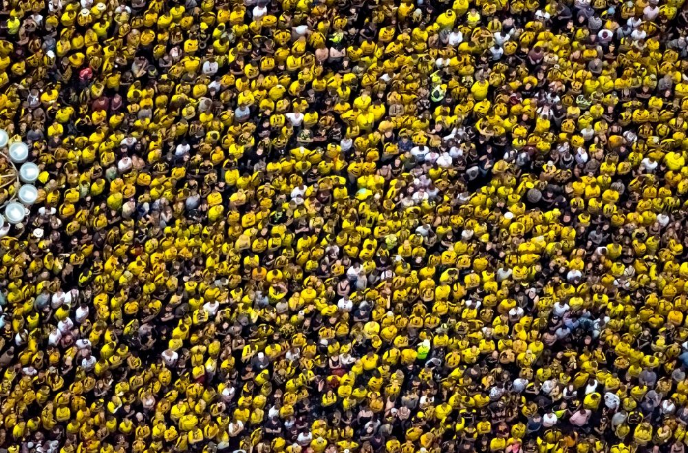 Aerial photograph Dortmund - BVB Borussia Football Fans at the Friedensplatz for public viewing in Dortmund in the state North Rhine-Westphalia, Germany
