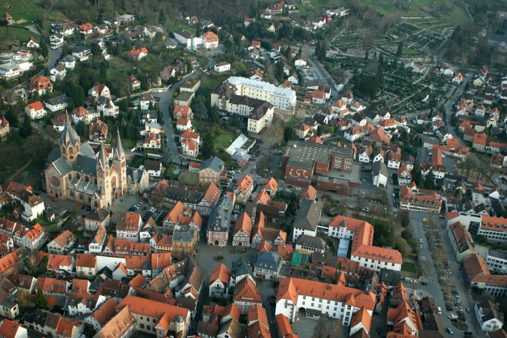 Aerial image Heppenheim (Bergstraße) - The old town with church and school along the Graeffstrasse in Heppenheim (Bergstrasse) in the state of Hesse
