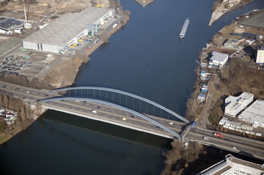 Aerial image Offenbach am Main - Kaiserleibridge, river - bridge construction between Frankfurt Ostend and Offenbach am Main in the state Hesse