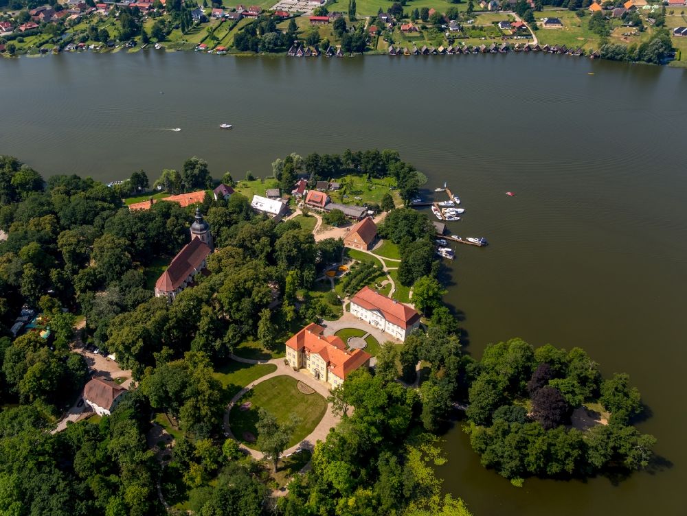 Mirow from the bird's eye view: The Mirow Castle island with its ensemble of buildings of the castle Mirow, the cavalier house and the St. John church on Lake Mirow in Mirow in Mecklenburg-Vorpommern