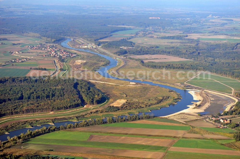 Brzeg Dolny from the bird's eye view: The Oder in the Brzeg Dolny in the Lower Silesia