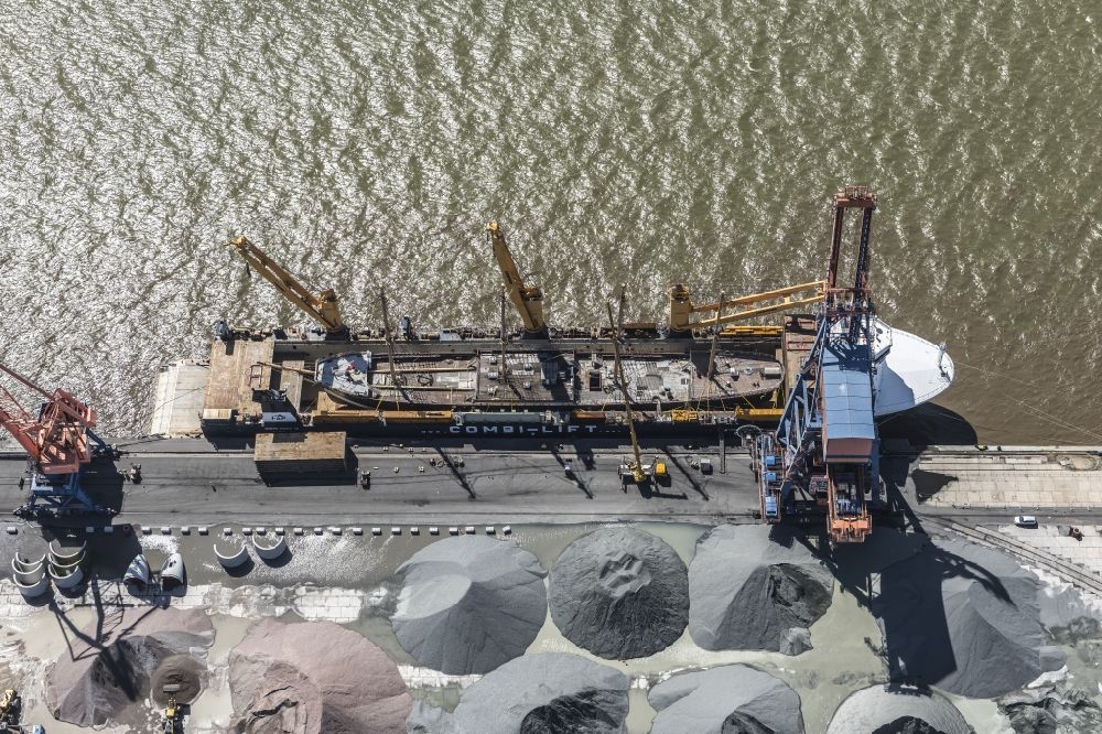 Brunsbüttel from above - The Peking is a four-mast steel barge in Brunsbuettel in the transport vessel Combilift ship Combi Dock 3 at the harbor quay in the state Schleswig-Holstein, Germany