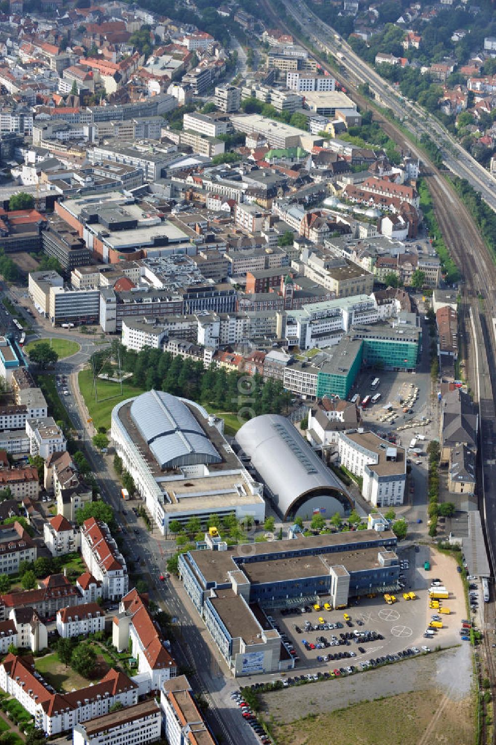 Bielefeld from the bird's eye view: The town hall of Bielefeld with its extension is a multi-functional conference and event center in Bielefeld. The hall is used for events in the areas of conference, convention, concert, exhibition, show, public and company-related events