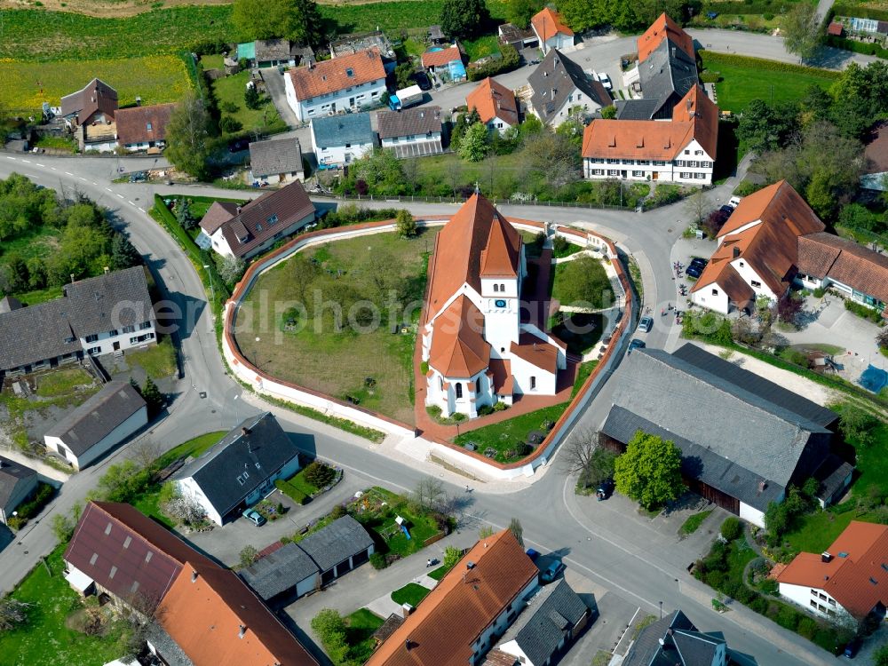 Aerial photograph Bernstadt - St.Lambert-1484 the church was built as a Catholic parish church. Since the Reformation, Protestants and the place is also the church is still used by the Protestant community. The church complex is surrounded by a church wall