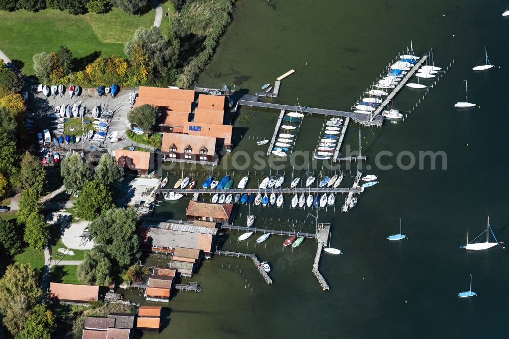 Aerial photograph Dießen am Ammersee - Pleasure boat marina with docks and moorings on the shore area in Diessen am Ammersee in the state Bavaria, Germany