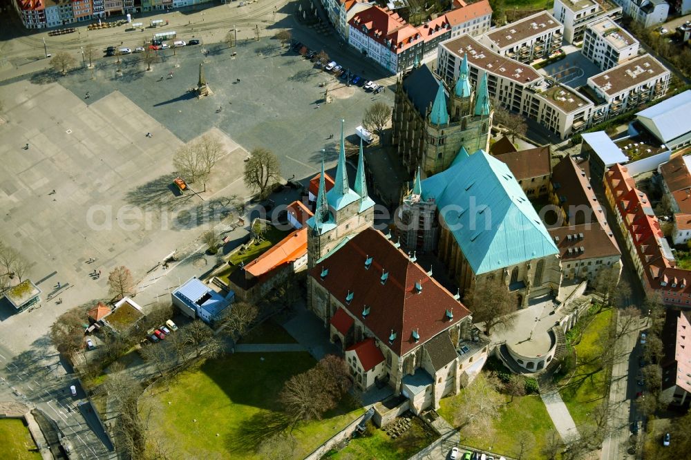Aerial image Erfurt - Church building of the cathedral of the high cathedral church St. Marien and the church St. Severi at the cathedral steps at the cathedral square in the old town in the city center of Erfurt in the state Thuringia, Germany