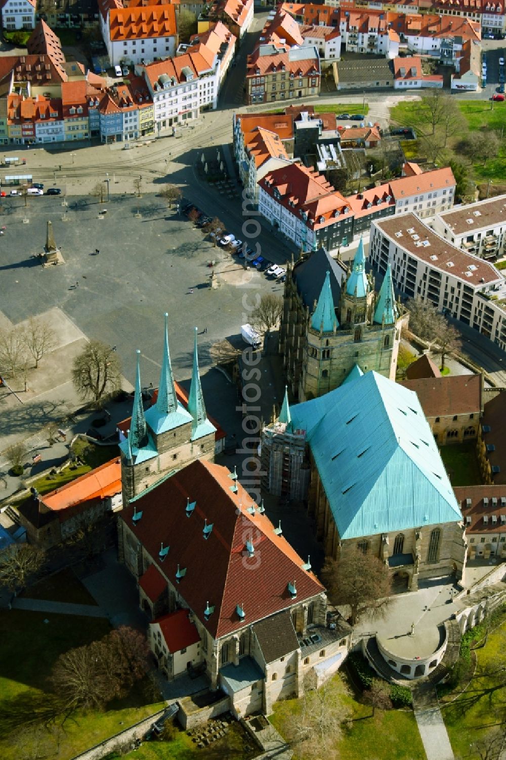 Aerial photograph Erfurt - Church building of the cathedral of the high cathedral church St. Marien and the church St. Severi at the cathedral steps at the cathedral square in the old town in the city center of Erfurt in the state Thuringia, Germany