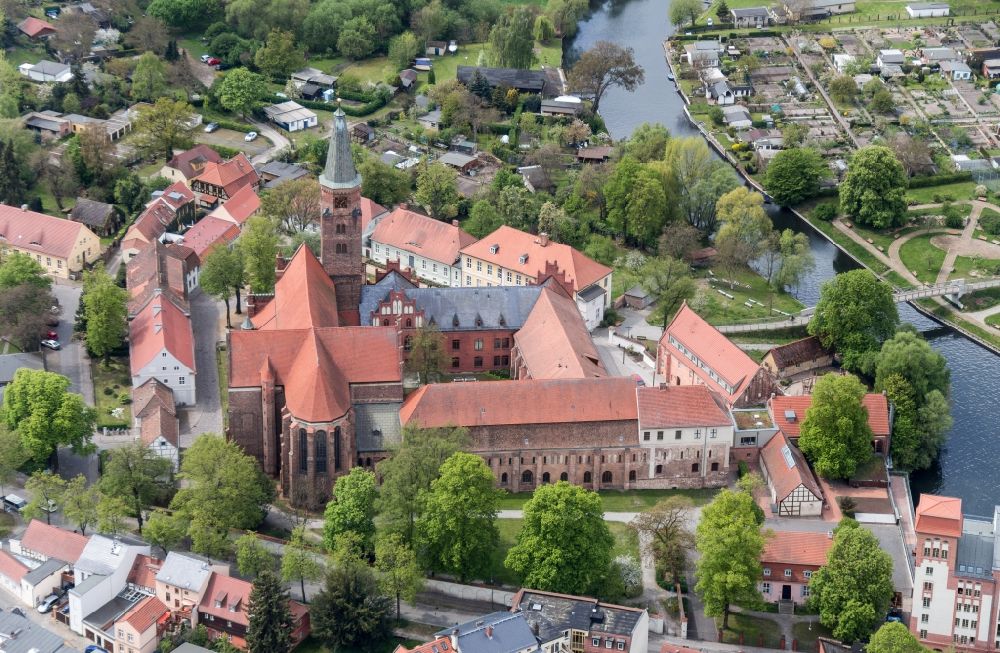 Aerial image Brandenburg an der Havel - Cathedral of St. Peter and Paul at the Burghof in Brandenburg an der Havel in the state of Brandenburg