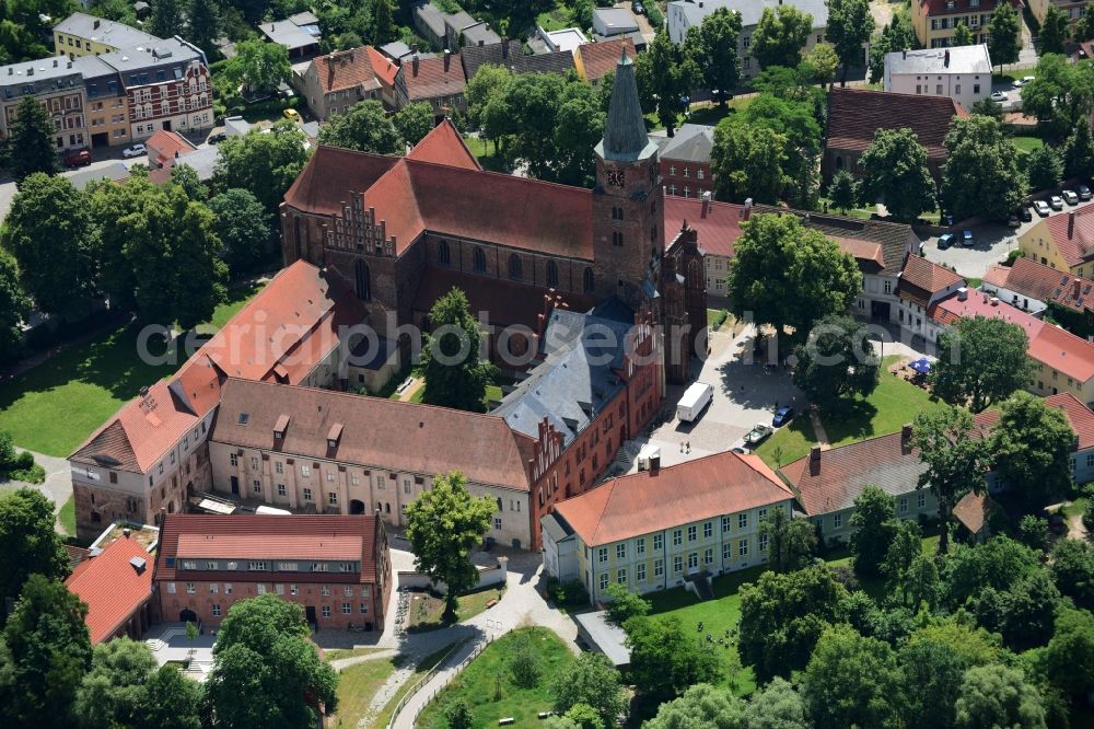 Aerial photograph Brandenburg an der Havel - Cathedral of St. Peter and Paul at the Burghof in Brandenburg an der Havel in the state of Brandenburg