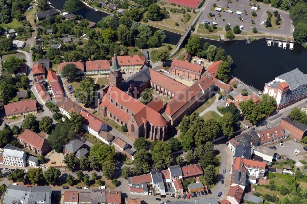 Brandenburg an der Havel from the bird's eye view: Cathedral of St. Peter and Paul at the Burghof in Brandenburg an der Havel in the state of Brandenburg