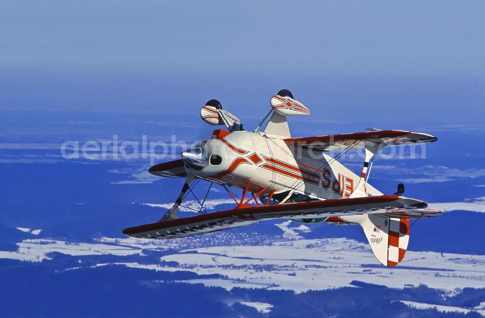 Aerial photograph Rottweil-Zepfenhan - Fully aerobatic Aircraft / biplane near by the Rottweil-Zepfenhan airfield in Baden-Wuerttemberg