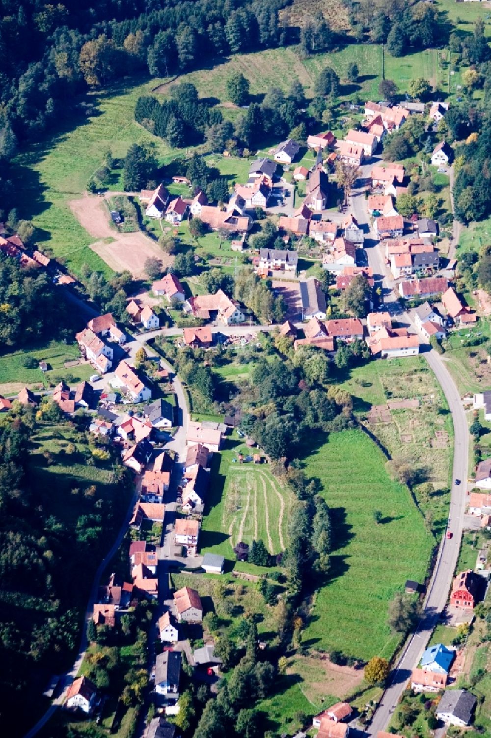 Bobenthal from the bird's eye view: Village view of Bobenthal in the state Rhineland-Palatinate
