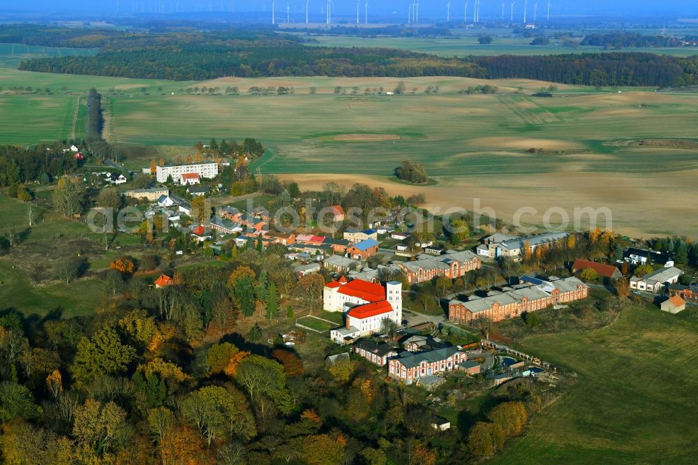 Aerial photograph Klein Helle - Village view in Klein Helle in the state Mecklenburg - Western Pomerania, Germany