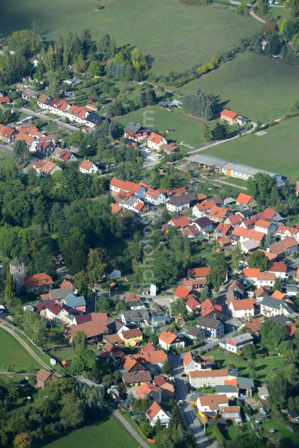 Aerial photograph Plaue - Village Kleinbreitenbach with the fortress church in the state Thuringia