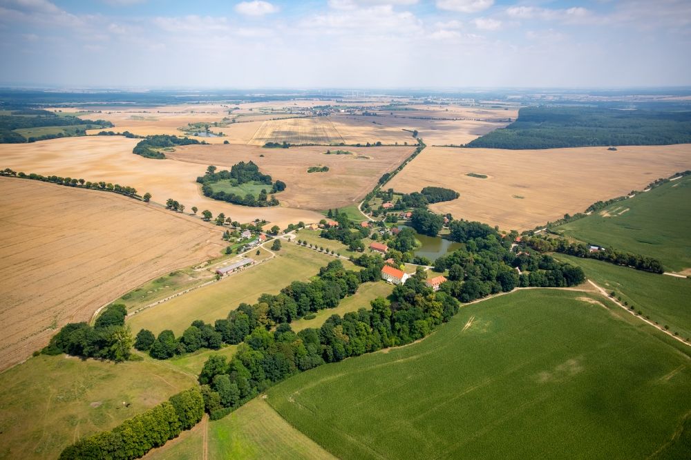Pinnow from the bird's eye view: Village view of Pinnow in the state Mecklenburg - Western Pomerania