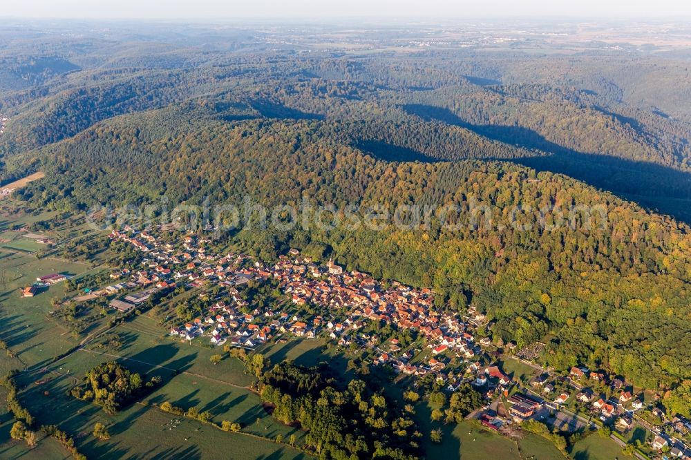Aerial photograph Ernolsheim-les-Saverne - Village - view on the edge of agricultural fields and farmland in Ernolsheim-les-Saverne in Grand Est, France