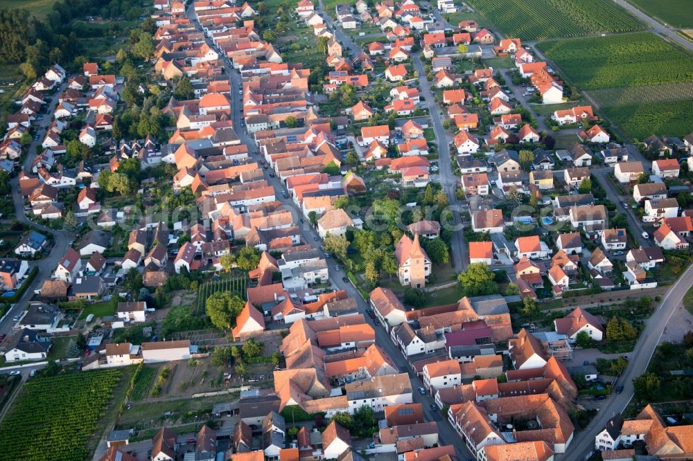 Freimersheim (Pfalz) from the bird's eye view: Village - view on the edge of agricultural fields and farmland in Freimersheim (Pfalz) in the state Rhineland-Palatinate, Germany