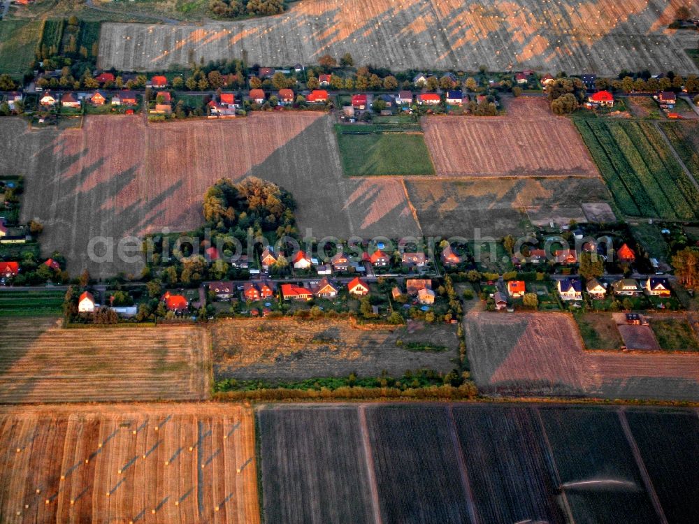 Neu-Schwante from the bird's eye view: Village - view on the edge of agricultural fields and farmland in Neu-Schwante in the state Brandenburg, Germany