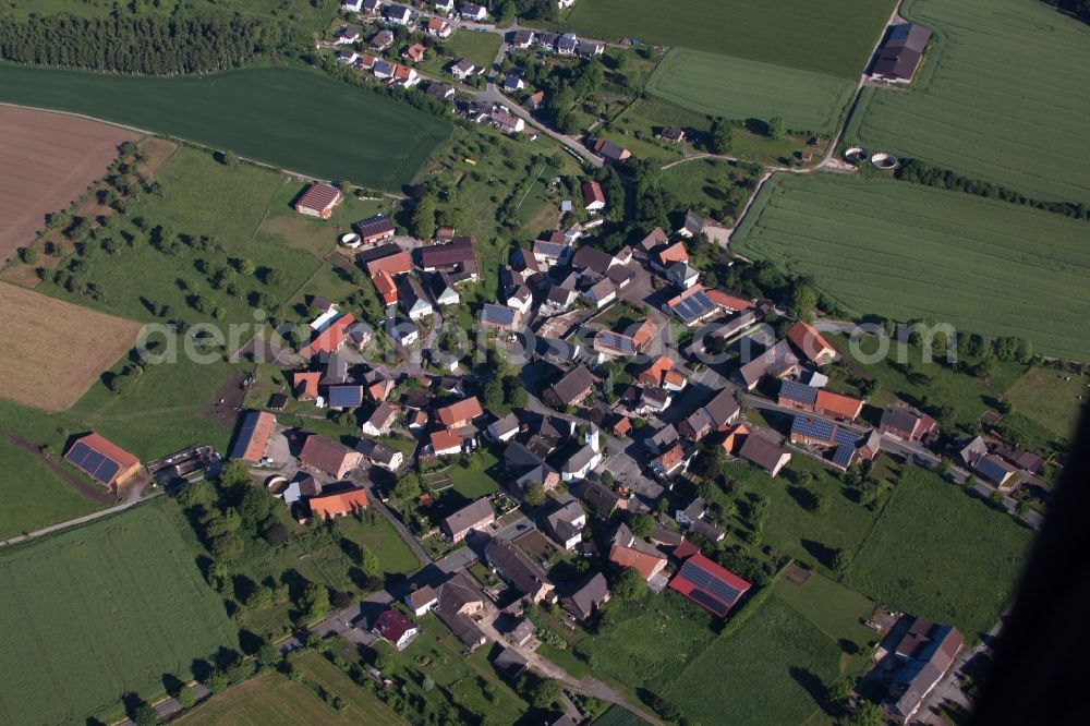 Beverungen from the bird's eye view: Village - view on the edge of agricultural fields and farmland in the district Drenke in Beverungen in the state North Rhine-Westphalia