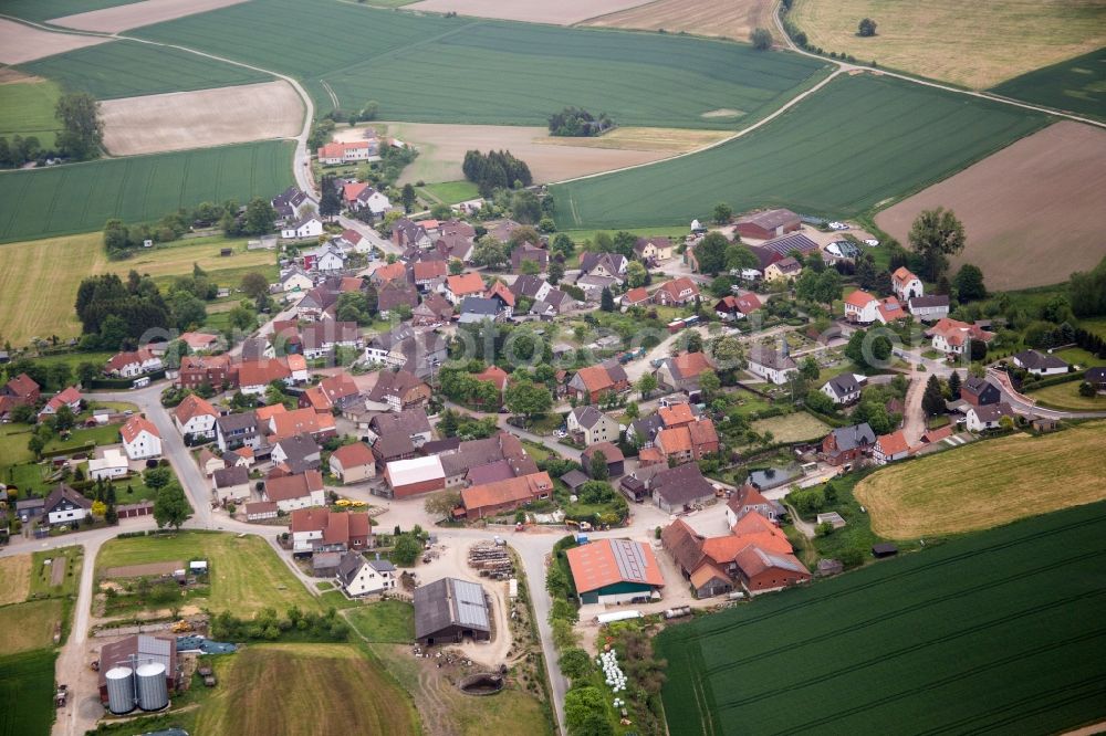 Aerial photograph Emmerthal - Village - view on the edge of agricultural fields and farmland in the district Luentorf in Emmerthal in the state Lower Saxony, Germany