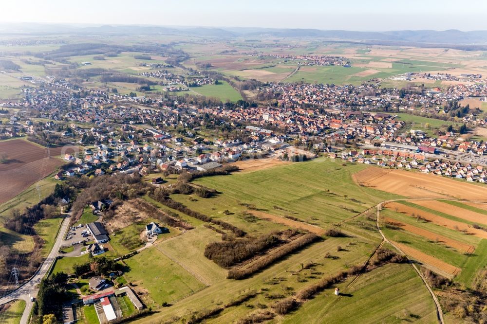 Aerial photograph Pfaffenhoffen - Village - view on the edge of agricultural fields and farmland in Pfaffenhoffen in Grand Est, France