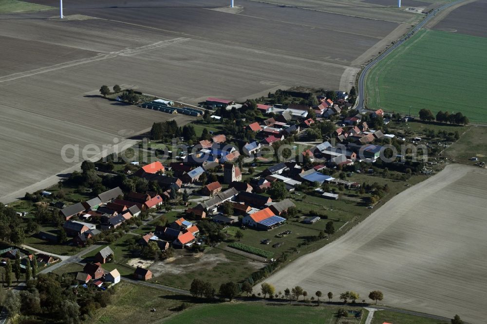 Söllenthin from the bird's eye view: Village - view on the edge of agricultural fields and farmland in Soellenthin in the state Brandenburg, Germany