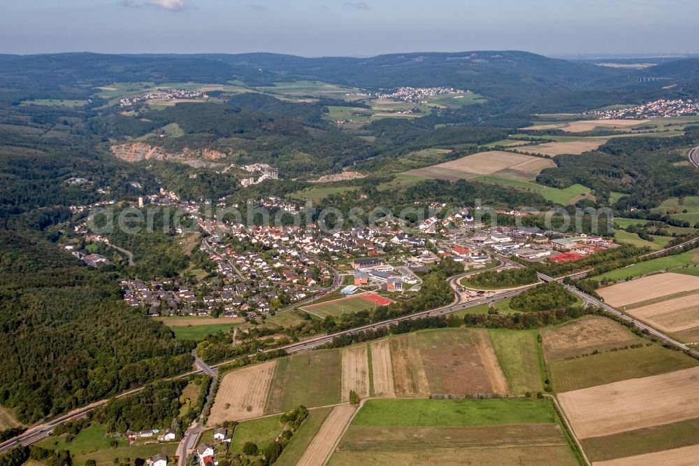 Stromberg from the bird's eye view: Village - view on the edge of agricultural fields and farmland in Stromberg in the state Rhineland-Palatinate, Germany