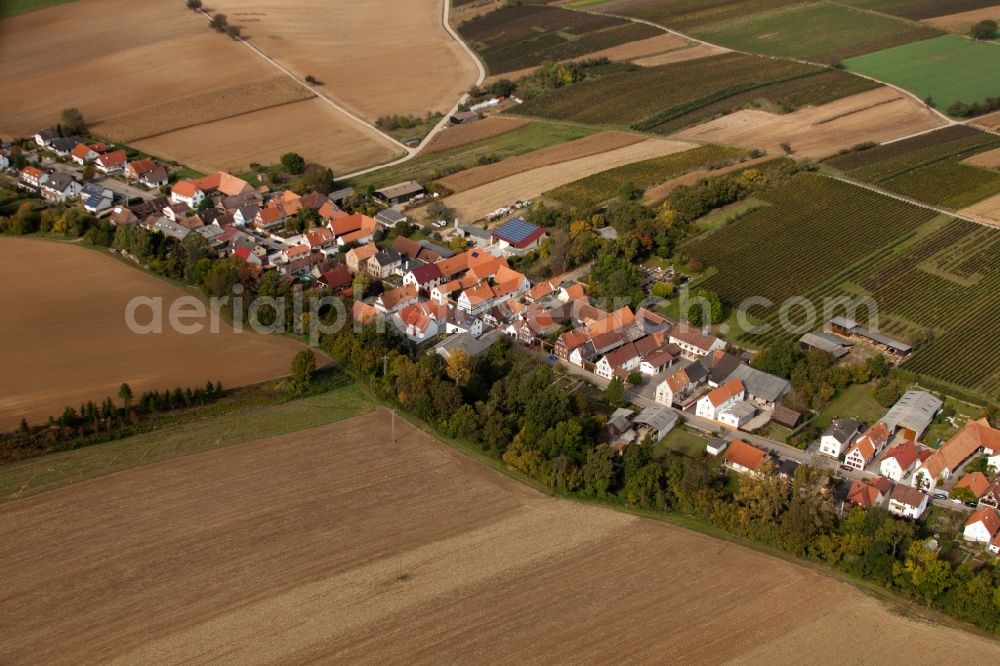 Vollmersweiler from the bird's eye view: Village - view on the edge of agricultural fields and farmland in Vollmersweiler in the state Rhineland-Palatinate