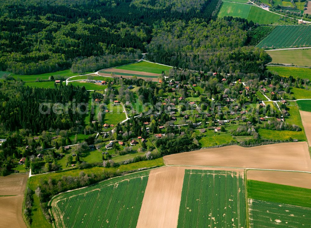 Aerial photograph Berghülen - Village - view on the edge of forested areas in Berghülen in the state Baden-Wuerttemberg, Germany