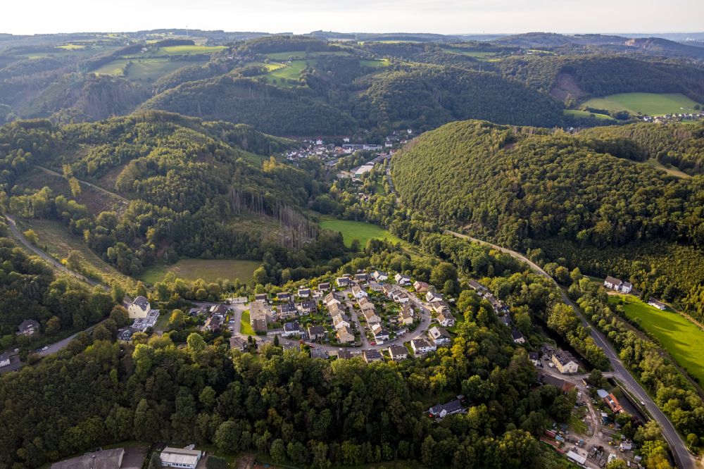 Dahl from the bird's eye view: Village - view on the edge of forested areas in Dahl in the state North Rhine-Westphalia, Germany