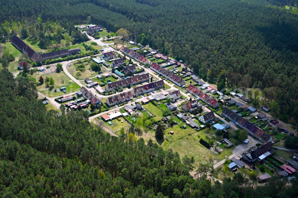 Aerial image Dreetz - Village - view on the edge of forested areas in the district Waldsiedlung in Dreetz in the state Brandenburg, Germany