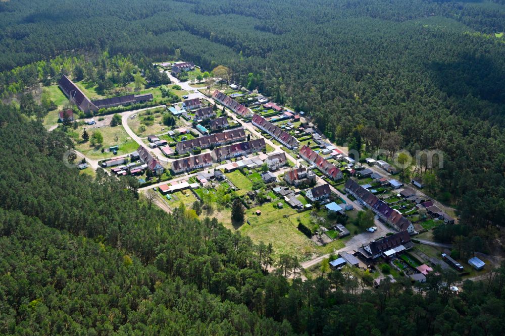 Aerial photograph Dreetz - Village - view on the edge of forested areas in the district Waldsiedlung in Dreetz in the state Brandenburg, Germany