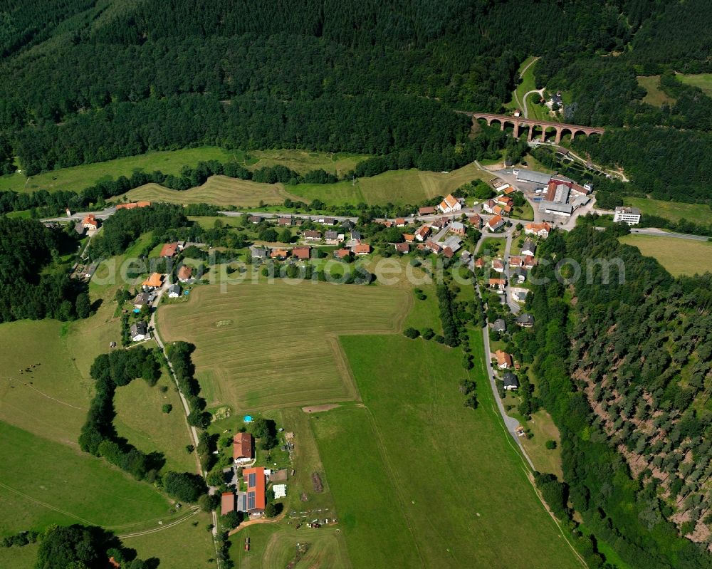 Aerial photograph Friedrichsdorf - Village - view on the edge of forested areas in Friedrichsdorf in the state Baden-Wuerttemberg, Germany