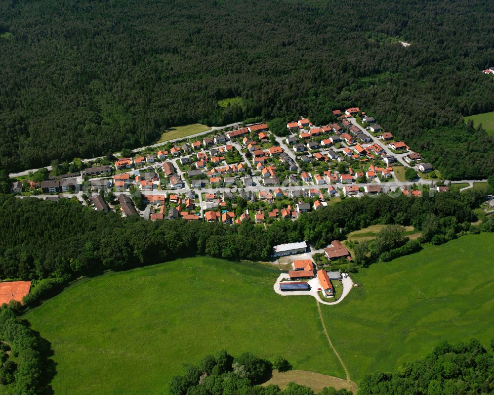 Hartfeld from the bird's eye view: Village - view on the edge of forested areas in Hartfeld in the state Bavaria, Germany