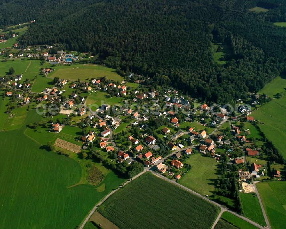 Hetzdorf from the bird's eye view: Village - view on the edge of forested areas in Hetzdorf in the state Saxony, Germany