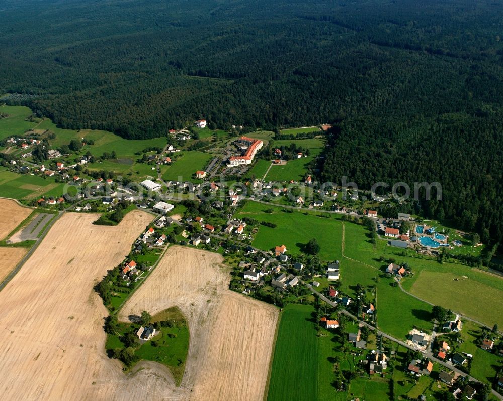 Aerial image Hetzdorf - Village - view on the edge of forested areas in Hetzdorf in the state Saxony, Germany