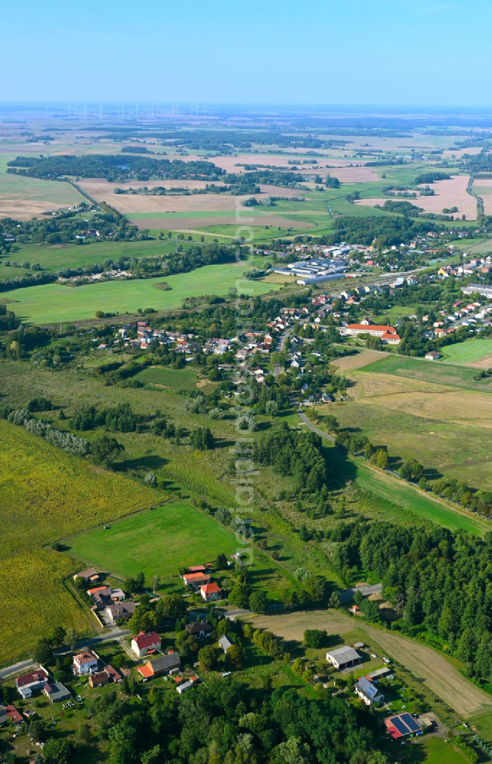 Aerial photograph Hohenreinkendorf - Village - view on the edge of forested areas in Hohenreinkendorf in the state Brandenburg, Germany