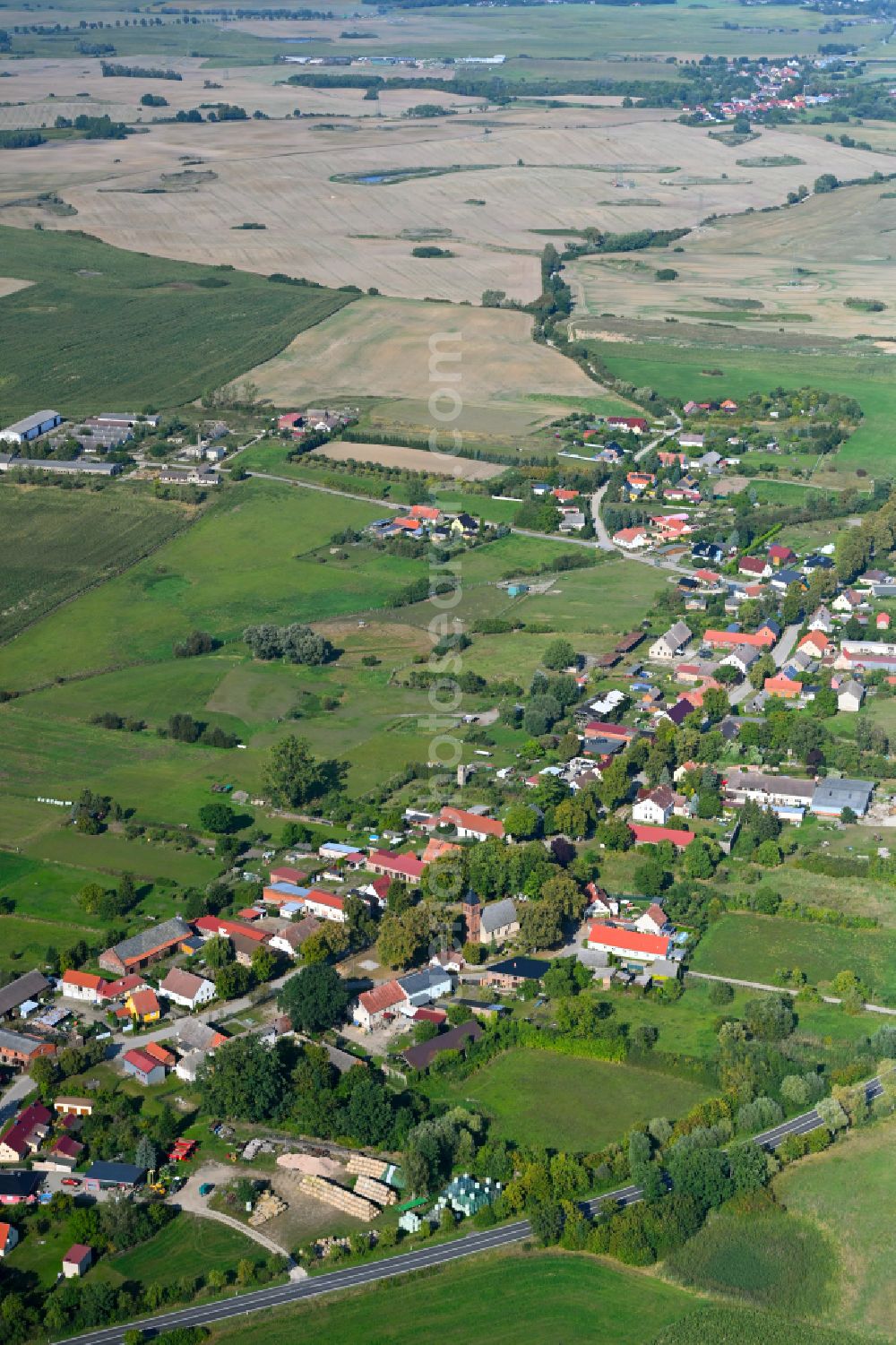 Aerial photograph Klein Ziethen - Village - view on the edge of forested areas in Klein Ziethen in the state Brandenburg, Germany
