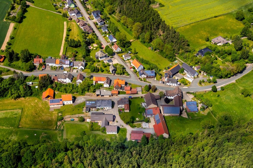 Aerial photograph Nieder-Schleidern - Village - view on the edge of forested areas in Nieder-Schleidern in the state Hesse, Germany