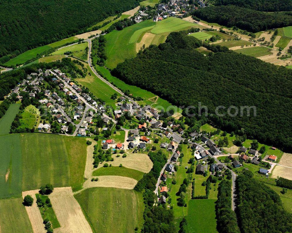 Rötsweiler-Nockenthal from the bird's eye view: Village - view on the edge of forested areas in Rötsweiler-Nockenthal in the state Rhineland-Palatinate, Germany