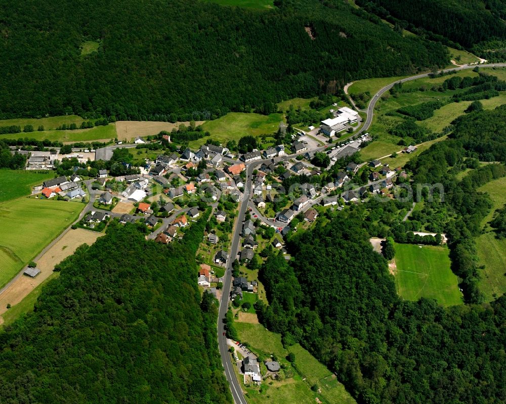 Aerial photograph Rötsweiler - Village - view on the edge of forested areas in Rötsweiler in the state Rhineland-Palatinate, Germany