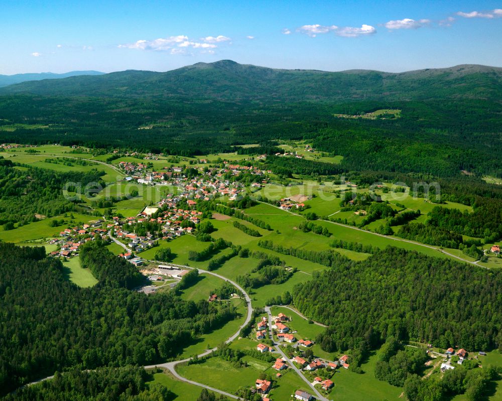 Aerial photograph Sankt Oswald - Village - view on the edge of forested areas in Sankt Oswald in the state Bavaria, Germany