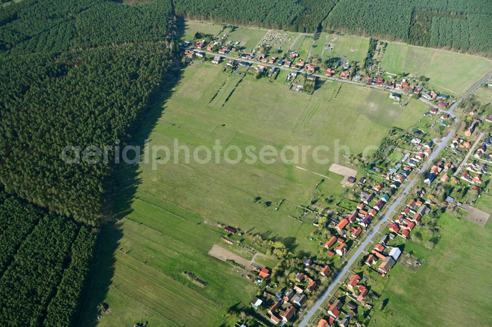 Aerial image Storbeck-Frankendorf - Village - view on the edge of forested areas in Storbeck-Frankendorf in the state Brandenburg, Germany