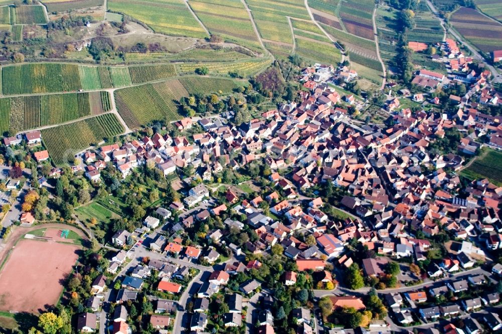 Aerial image Ilbesheim bei Landau in der Pfalz - Village - view on the edge of vine yards and the nature reserve and chapel Kleine Kalmit in Ilbesheim bei Landau in der Pfalz in the state Rhineland-Palatinate