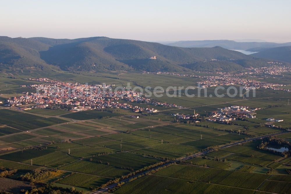 Aerial image Maikammer - Village - view on the edge of wine yards in Maikammer in the state Rhineland-Palatinate